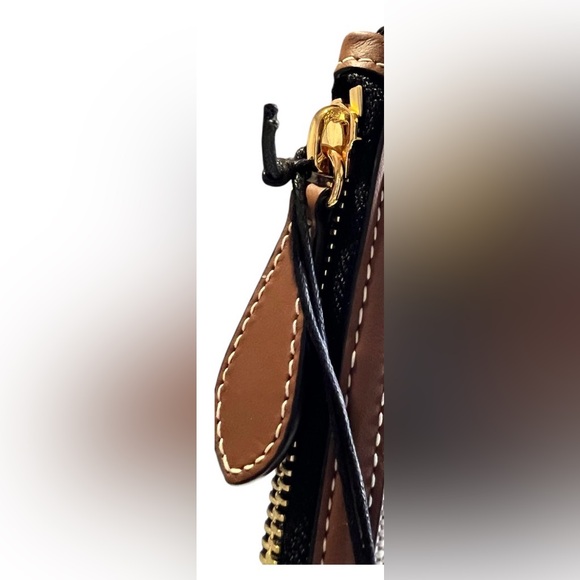 Burberry Peyton Check Canvas & Leather Wristlet- Authentic NWT LG 9.4in x 5.9in - Picture 3 of 6